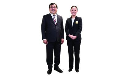 取締役 執行役員 総合企画部長 和田 金也さん(左)とバイヤー 神崎 悠さん(右)画像
