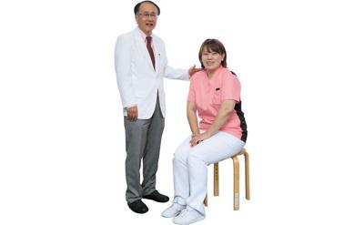 理事長・院長 芳野 元氏(左)、看護師・地域包括ケア病棟師長 原田 梨恵さん(右)